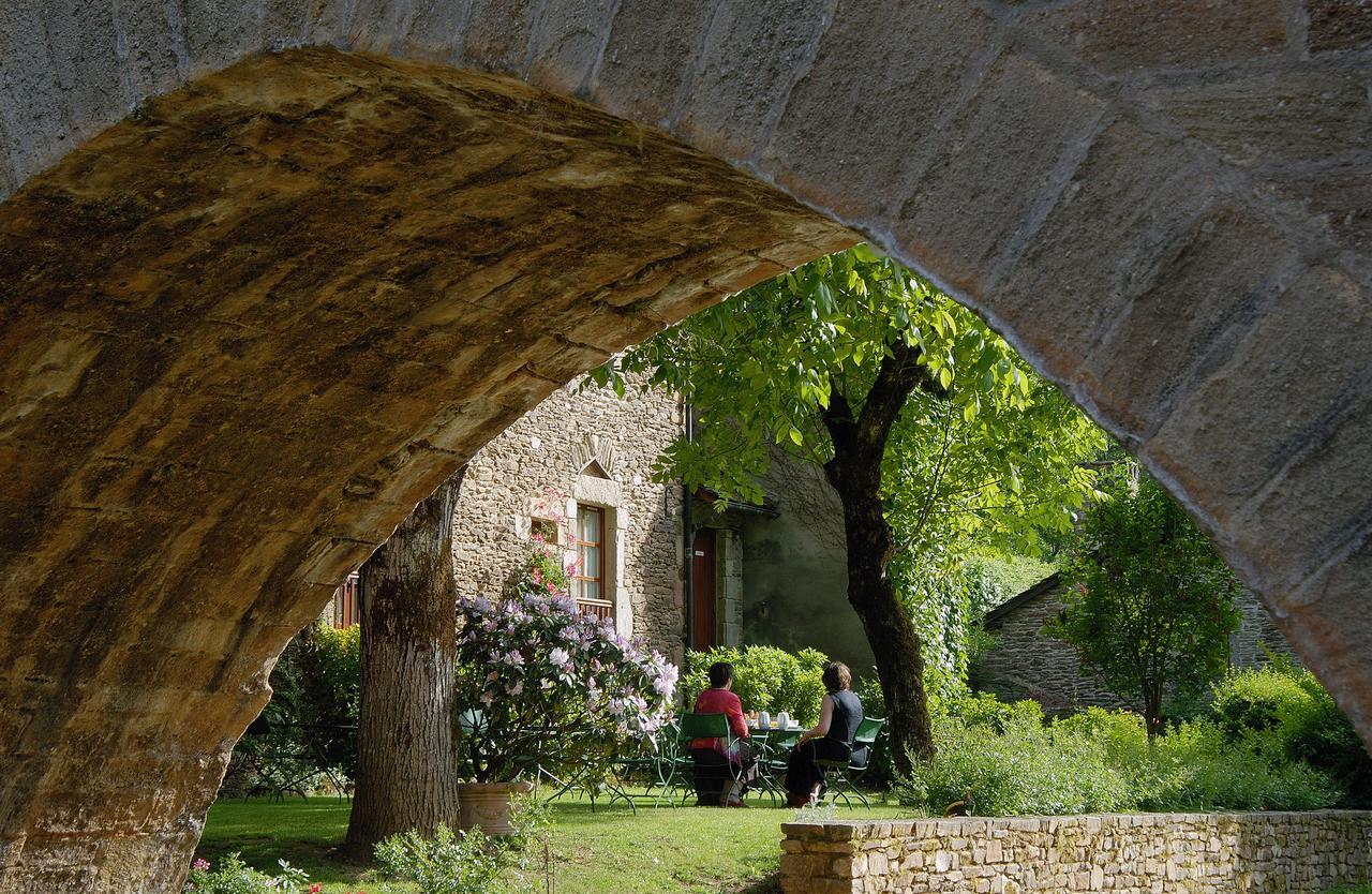 Le Vieux Pont Hotel Belcastel  Exterior photo